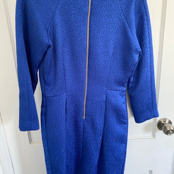 Gorgeous blue textured dress - Picture 3 of 4